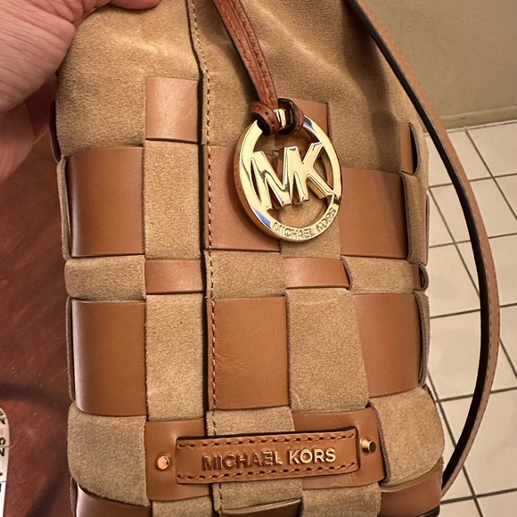 Michael Kors Suede Leather Vivian Hobo Bag - Elegant Woven Design - Picture 6 of 16